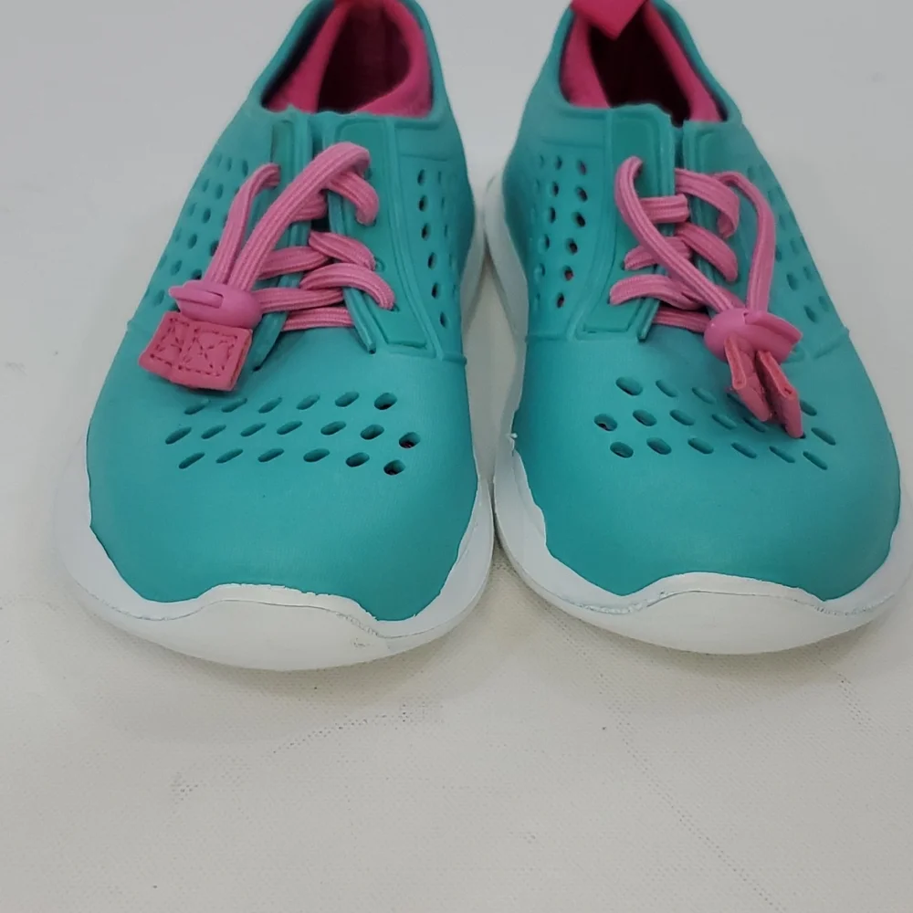 Cat & Jack water shoes size 10